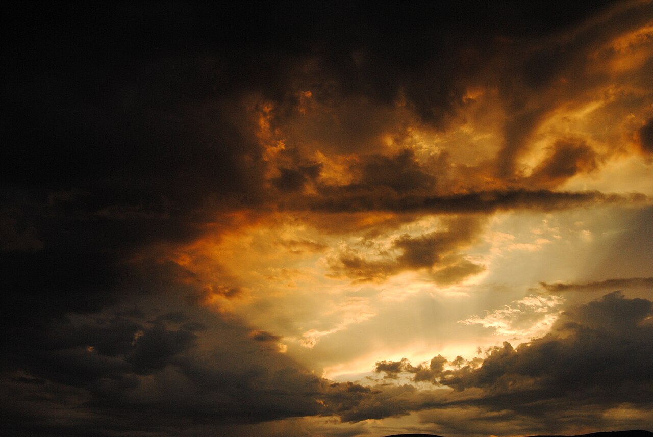 Cielo con nubes sobre la costa mediterránea española